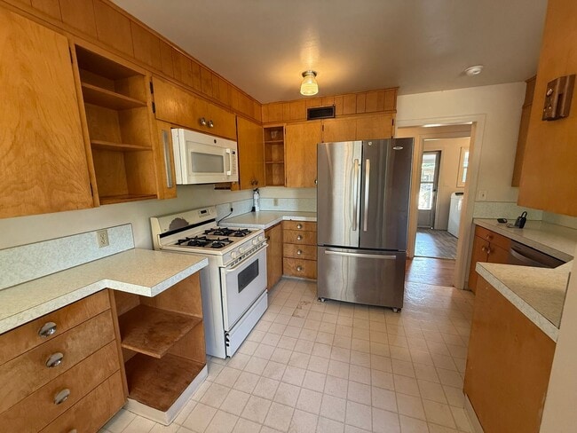 Building Photo - 2 Bedroom Home for Rent in Hood River
