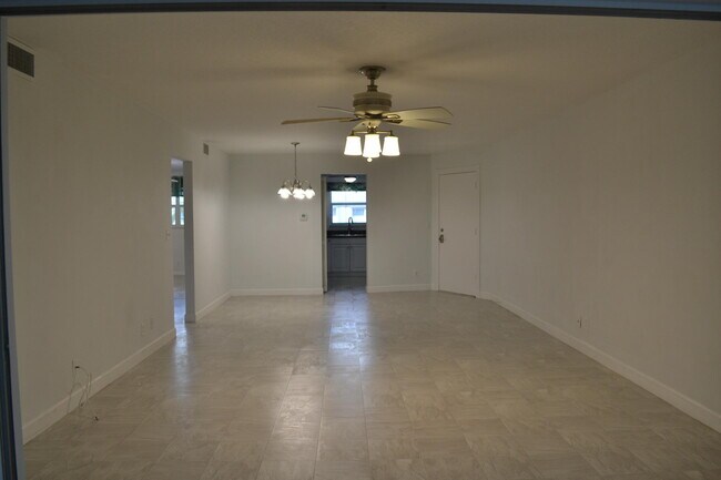 Foto del edificio - 124 Shore Ct