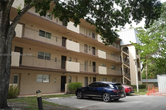 Building Photo - 6001 N Falls Cir Dr