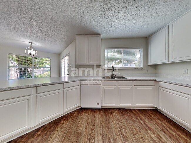 Building Photo - 10408 Wood Leaf Ct