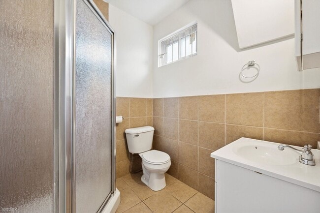 Building Photo - 4 br, 2 bath Triplex - 1708 N 18TH ST Unit B