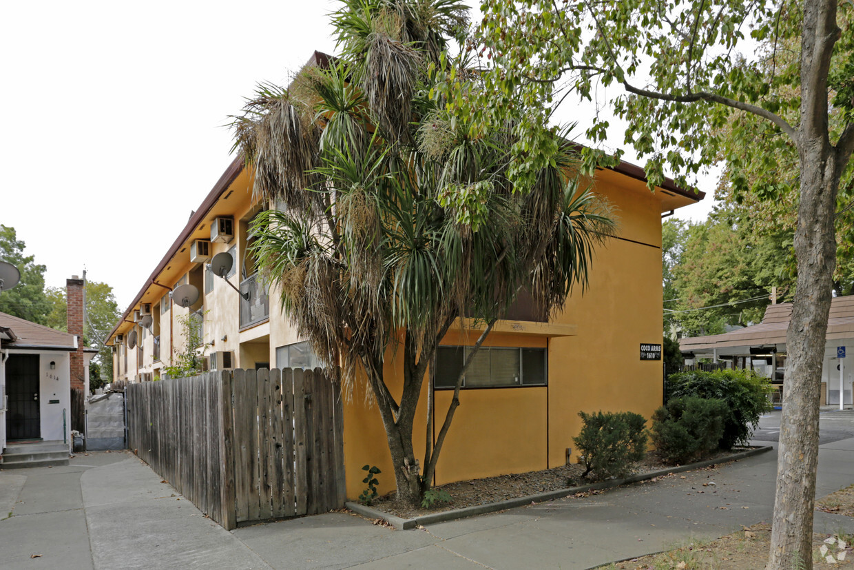 Building Photo - Coco Arms