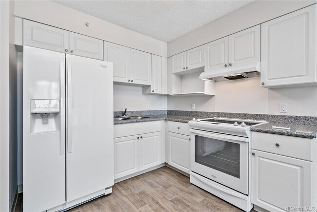 Kitchen Area - 801 South St