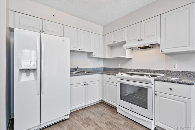 Kitchen Area - 801 South St