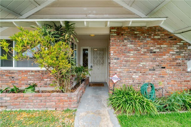 Foto del edificio - 1019 E Walnut Ave