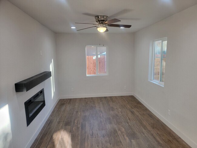 Foto del edificio - 7401 Valaria Dr