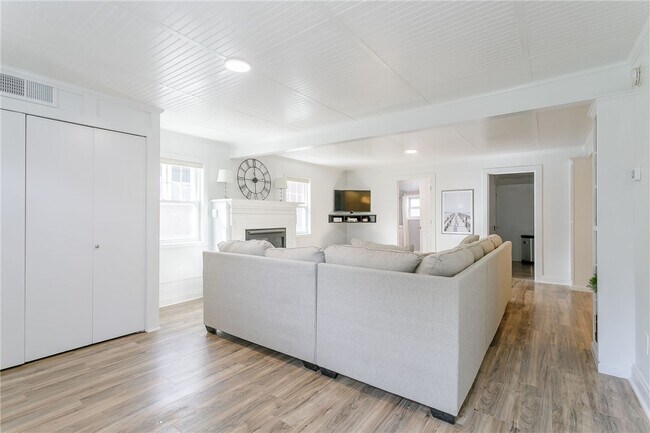 Foto del edificio - 263 Point Pleasant Rd