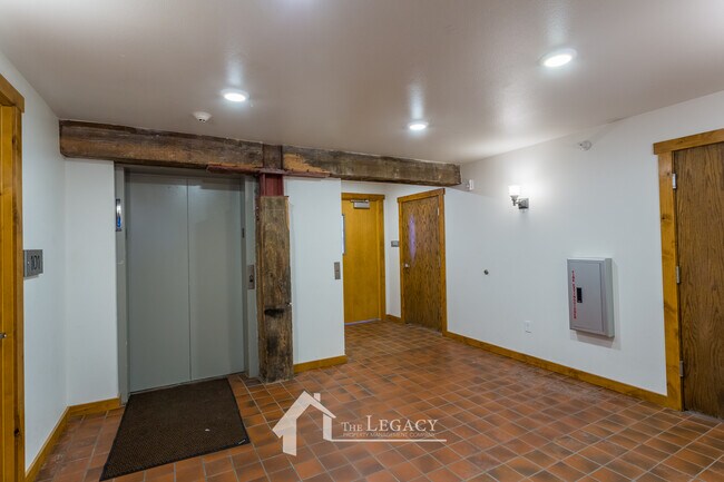 Foto del edificio - 120 W 1st St