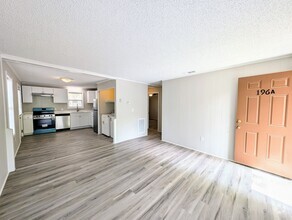Building Photo - 196 Forsythia Ct