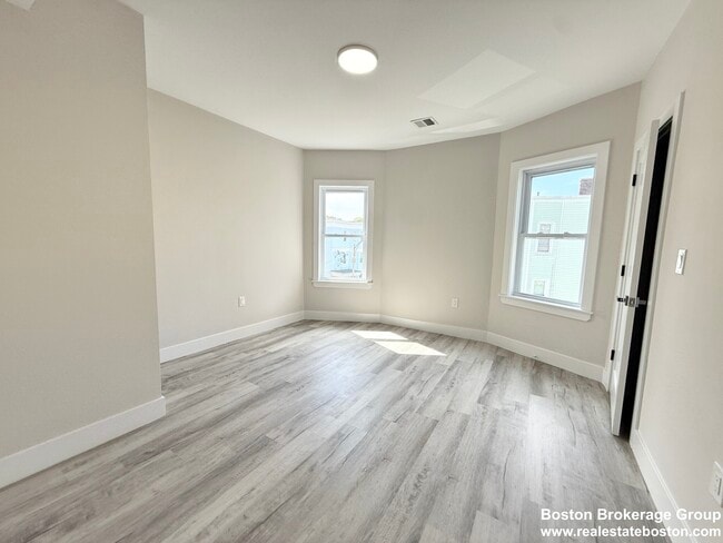 Building Photo - 10 Cawfield St