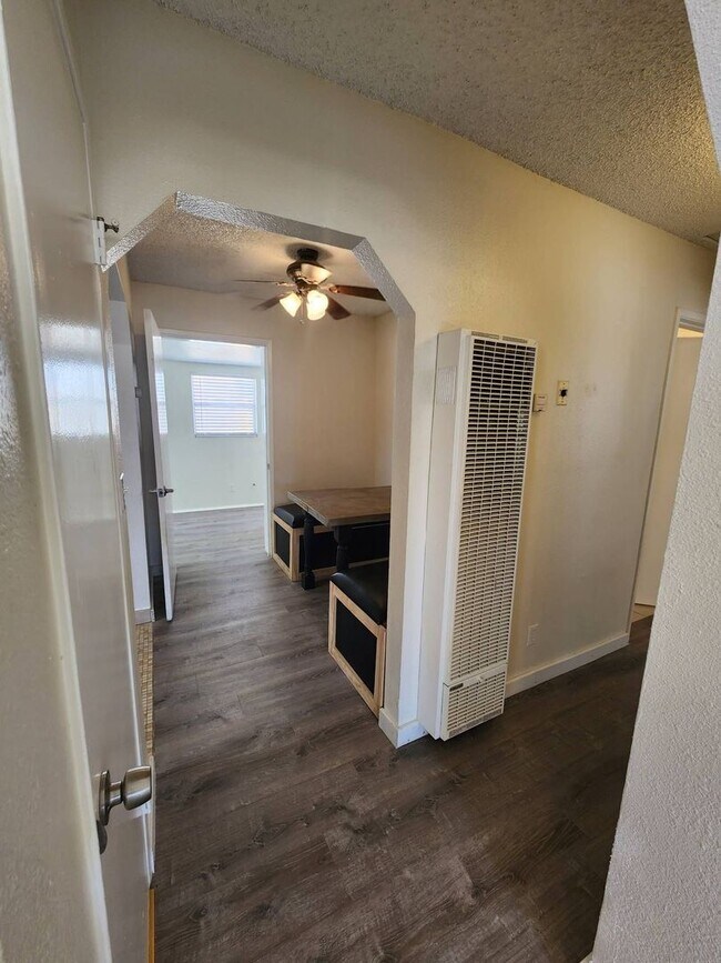 Building Photo - ***COMING SOON***Cute 2 Bedroom 1 Bath Home