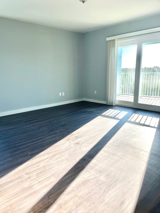 2nd Floor Master Bedroom/Bathroom/Balcony - 51 Barcelona Dr