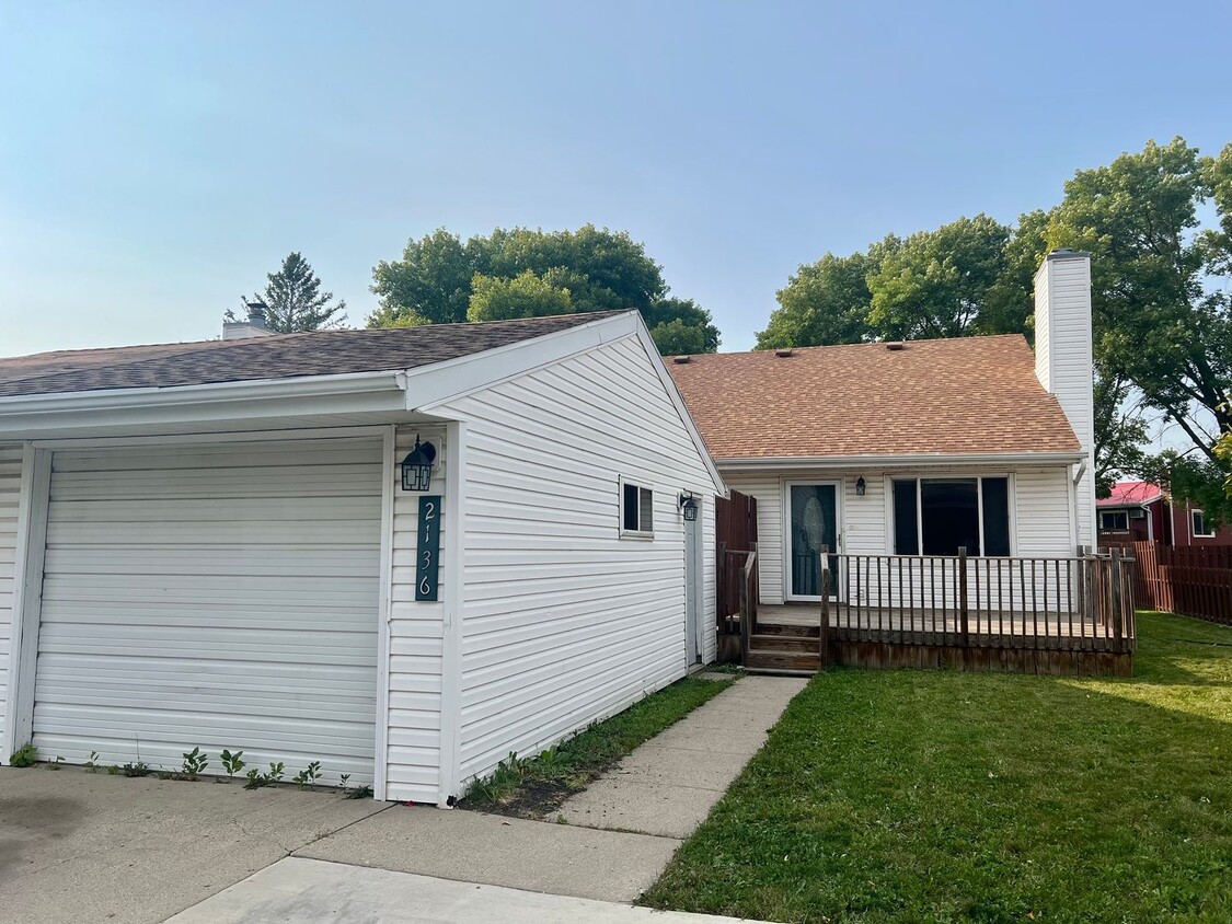 Foto principal - 4 Bedroom Twinhome in West Fargo!!
