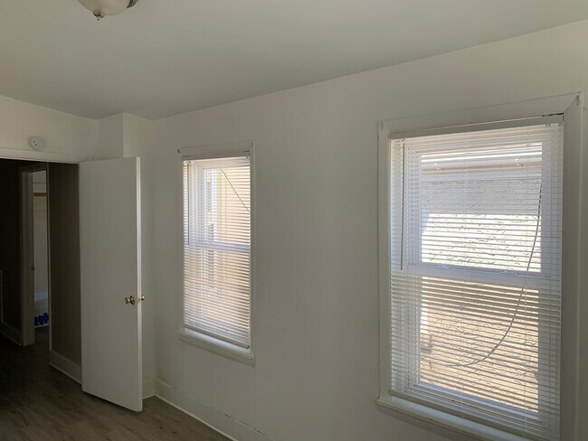 Building Photo - Newly Renovated 3 Bedroom House