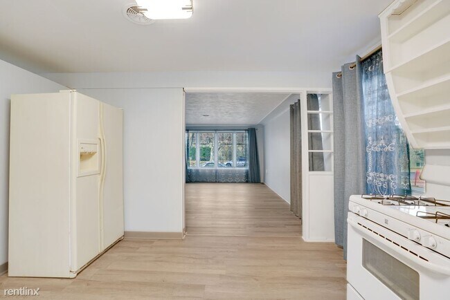 Building Photo - 2 br, 1 bath House - 920 North Street
