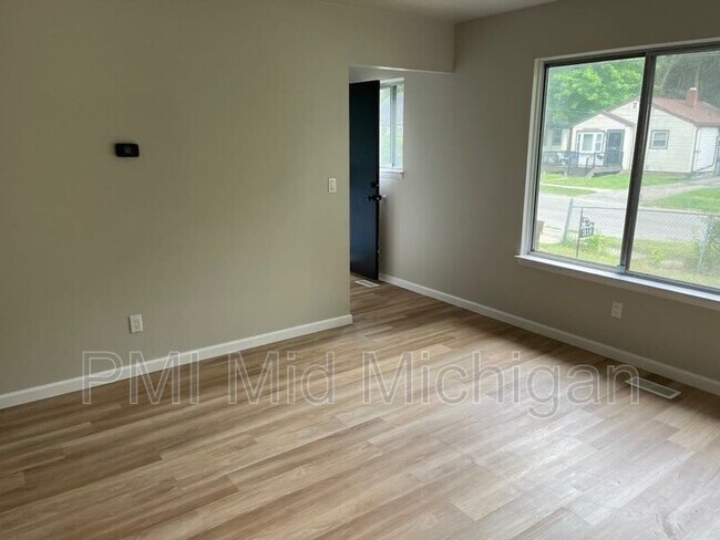 Building Photo - 318 W Ruth Ave