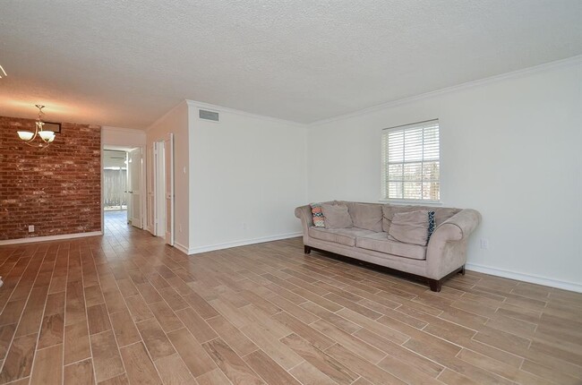 Foto del edificio - 565 N Post Oak Ln