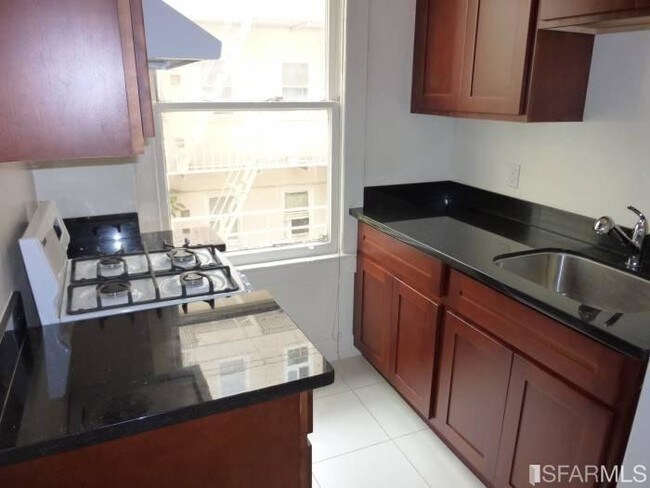 Foto del edificio - 765 O'Farrell St