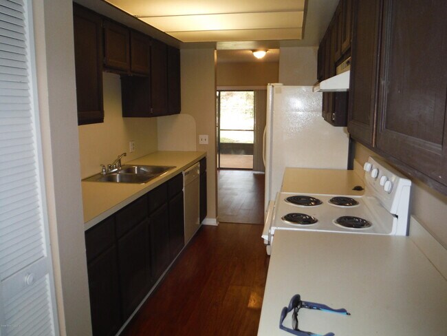 Building Photo - 1662 Figtree Dr