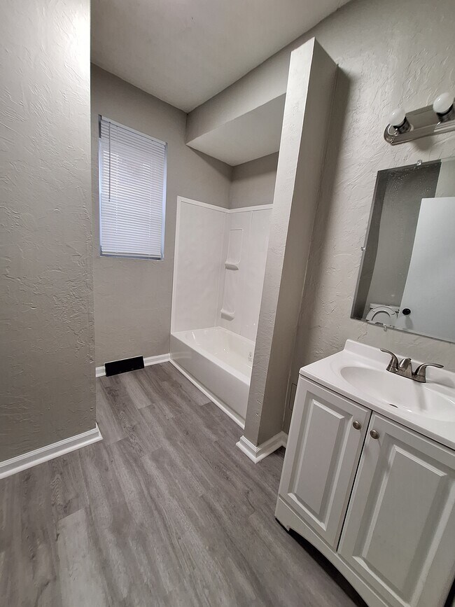 Foto del edificio - 627 E 2nd Ave