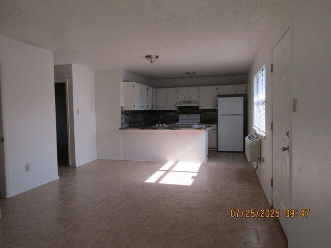 Building Photo - Very nice two-bedroom townhome, located in...