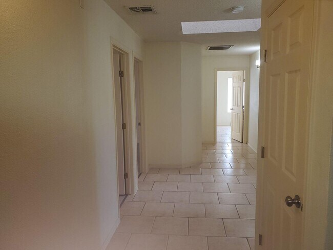 Building Photo - 456 Passmore Rd