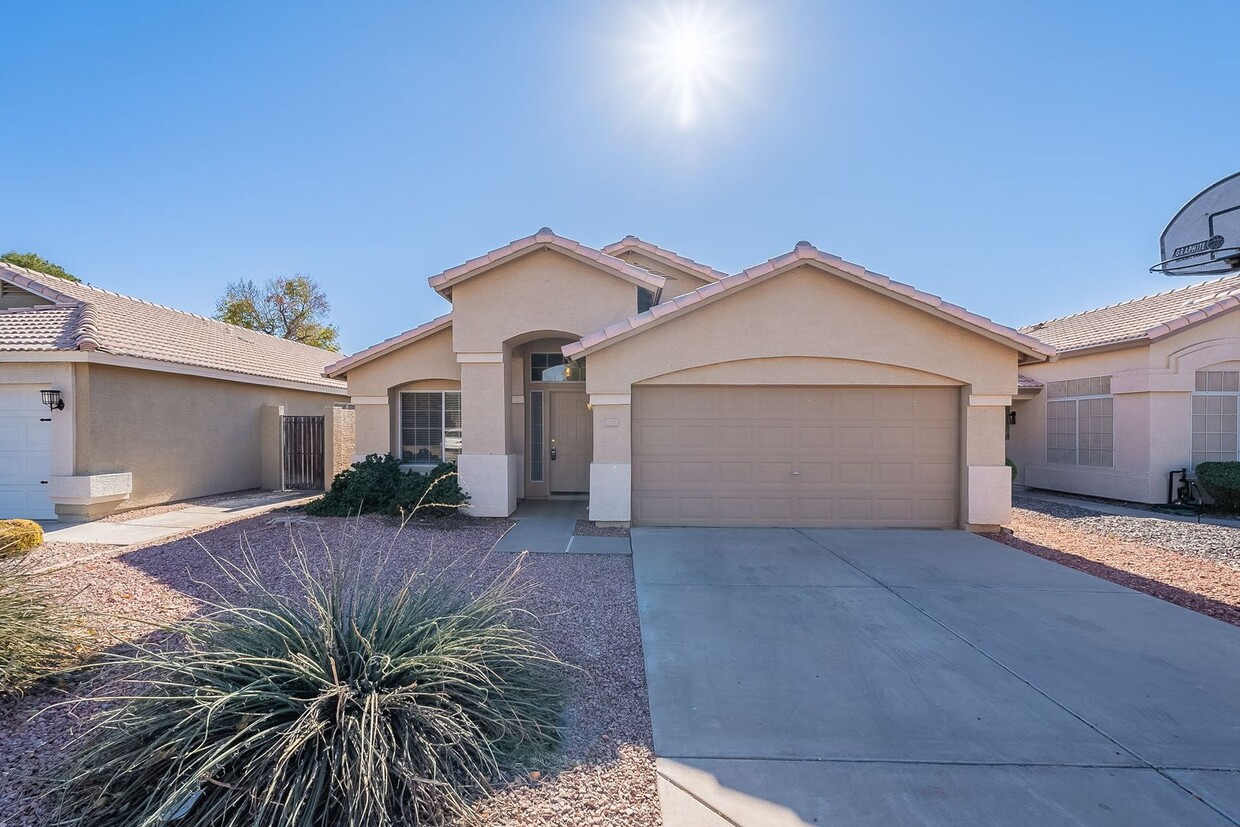 Three bedrooms with Garage in Chandler! G... - Three bedrooms with Garage in Chandler!  G...