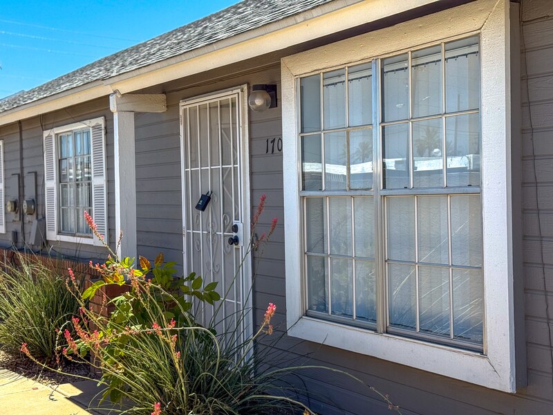 Foto principal - 5960 W Oregon Ave
