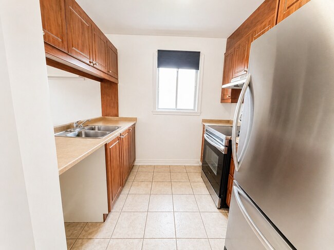 Building Photo - 4270 Boul Des Sources
