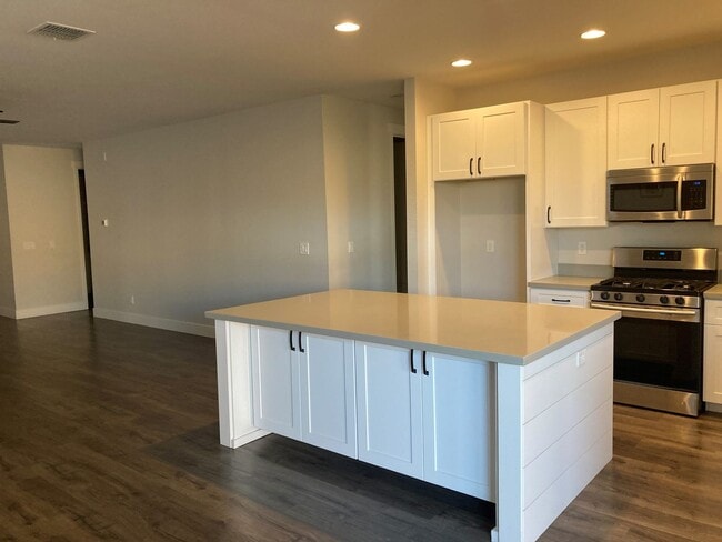 Foto del edificio - Practically new 4 bedroom home in Chino Valley!