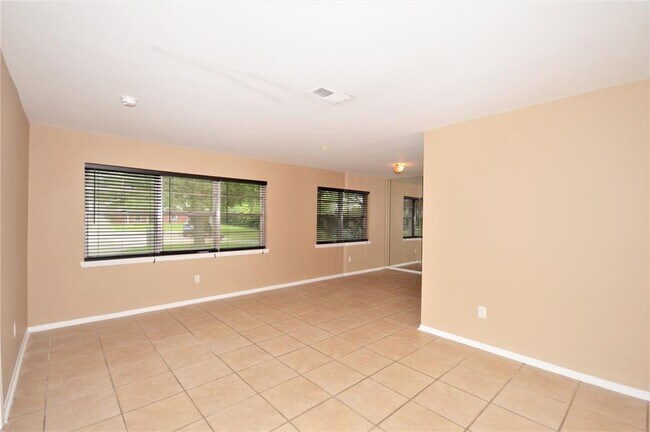 Building Photo - 18123 Hereford Ln