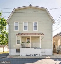 Building Photo - 26 Willow St