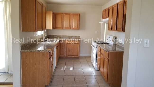 Foto del edificio - 512 W Avenue J8