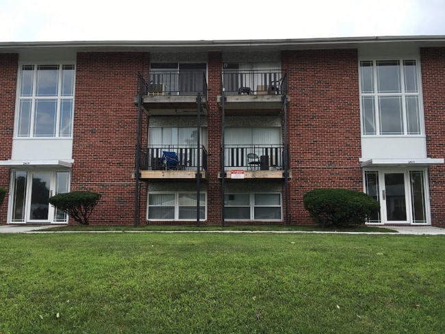 Building Photo - 6226 Laurelton Ave