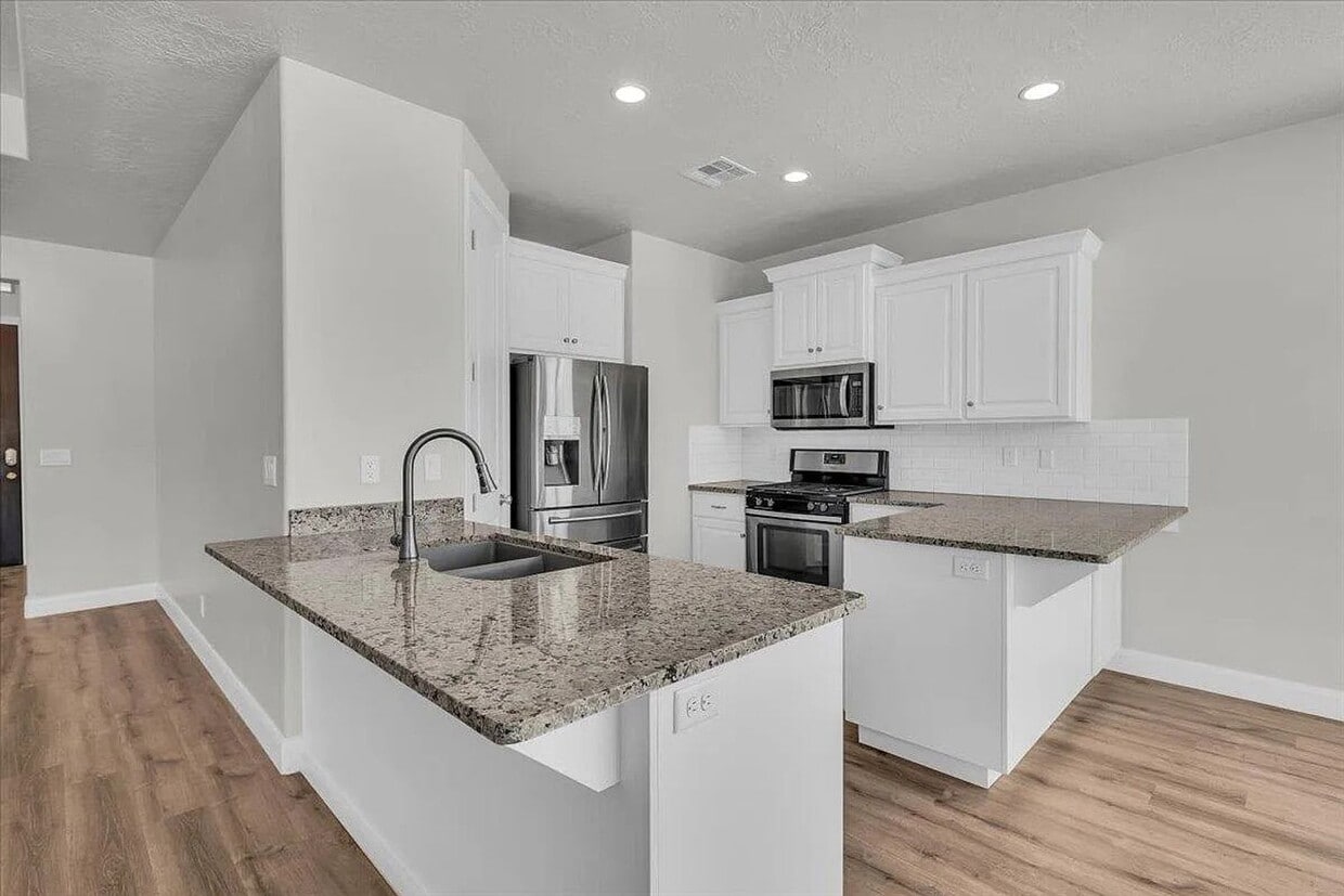 Foto principal - Coral Canyon Living! 3 Bedroom Home with C...