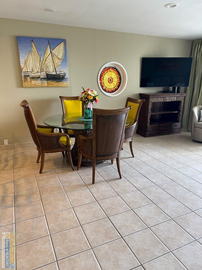 Foto del edificio - 6201 Padre Blvd