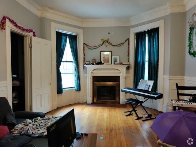 Building Photo - 296 Newbury St
