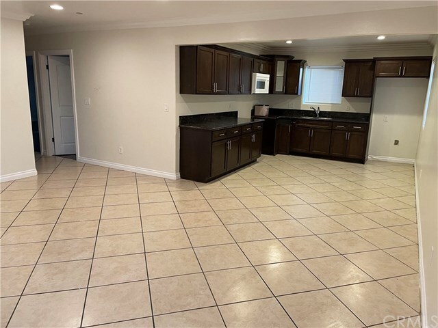 Foto del edificio - 7118 S Denker Ave