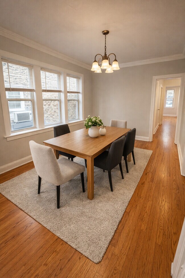 Foto del edificio - 7819 S Cornell Ave