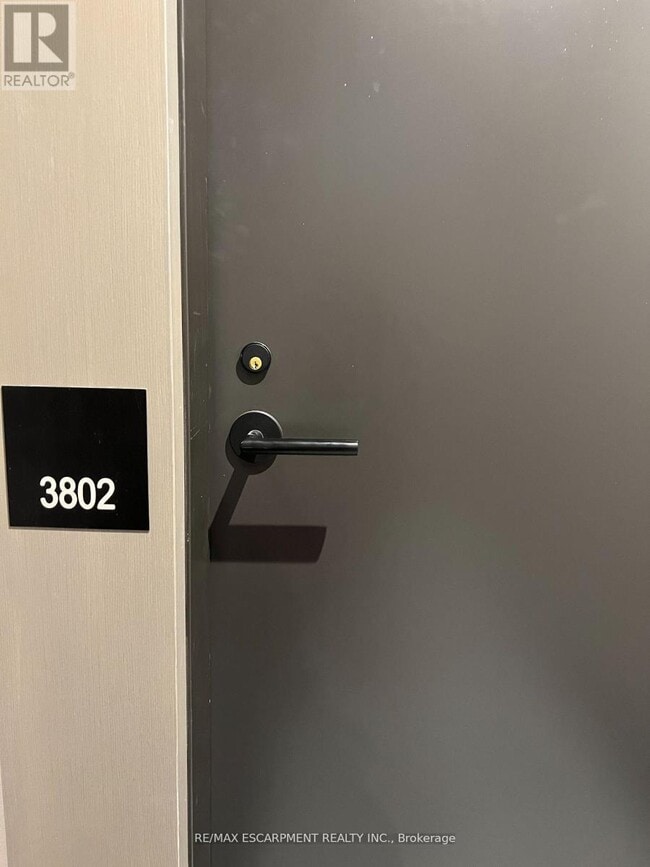 Building Photo - 108 Peter St