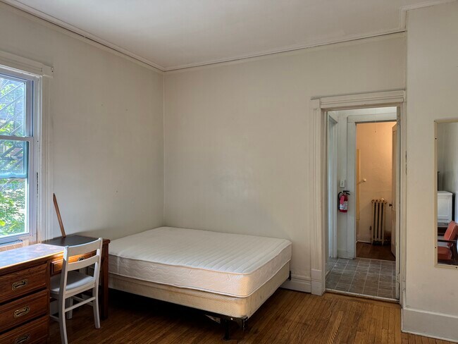 Foto del edificio - 210 Stewart Ave