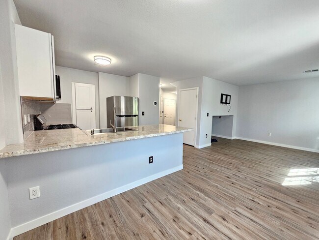 Building Photo - Sparks - Kendall Creek Townhome Available ...
