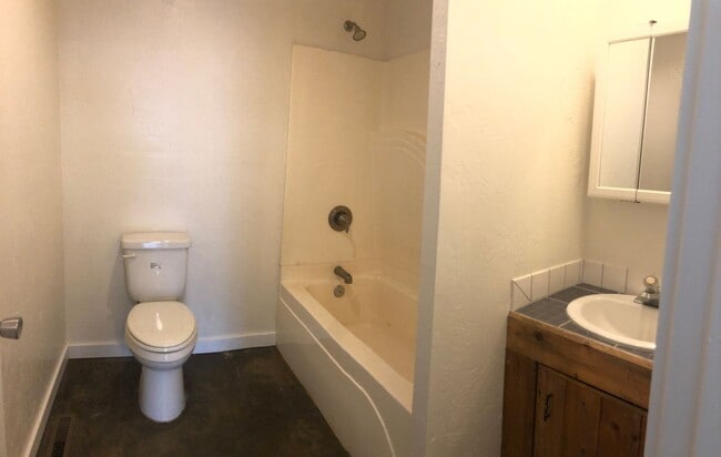 Building Photo - 4th St. Fourplex