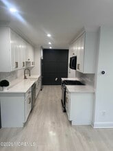 Building Photo - 225 Longwood Dr