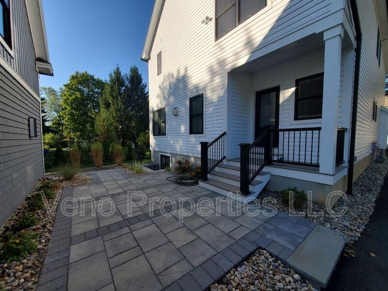 Foto principal - 154 Elm St