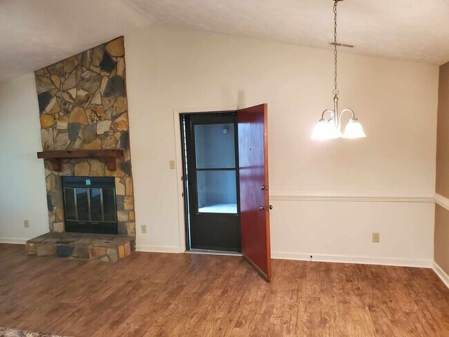 Foto del edificio - 2 Bedroom, 2 Bath Apartment