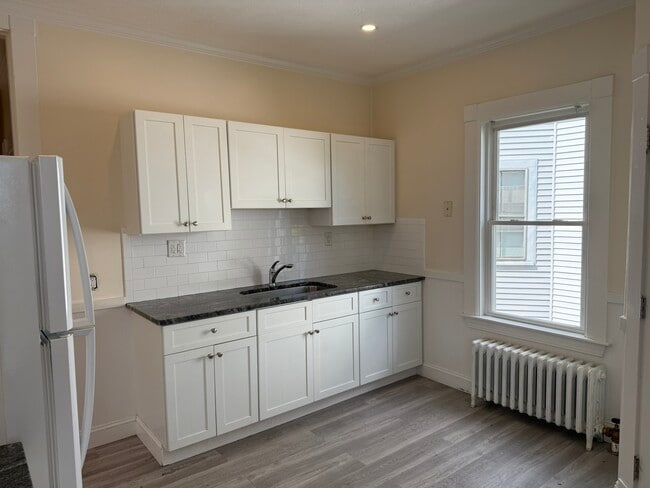 Building Photo - 93 Sydney St