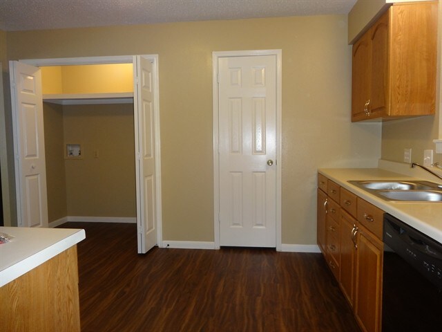 Foto del edificio - 407 Lazy Ln