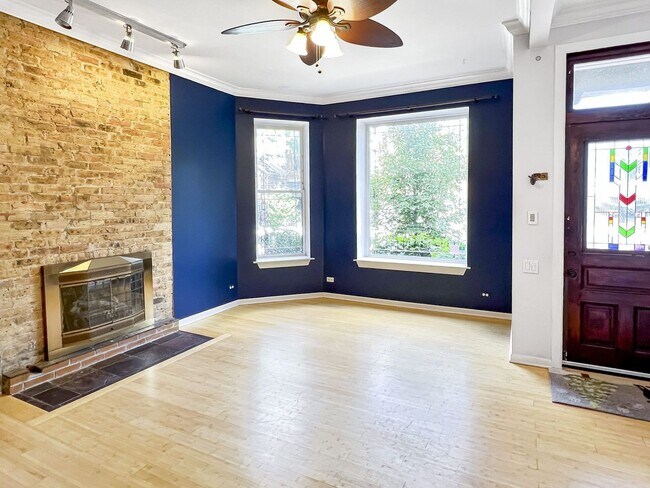 Foto del edificio - 2649 W Evergreen Ave