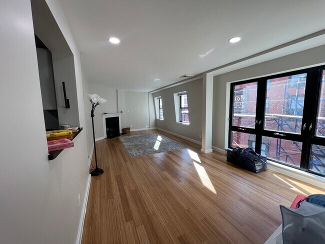 Foto del edificio - 1661 Washington St